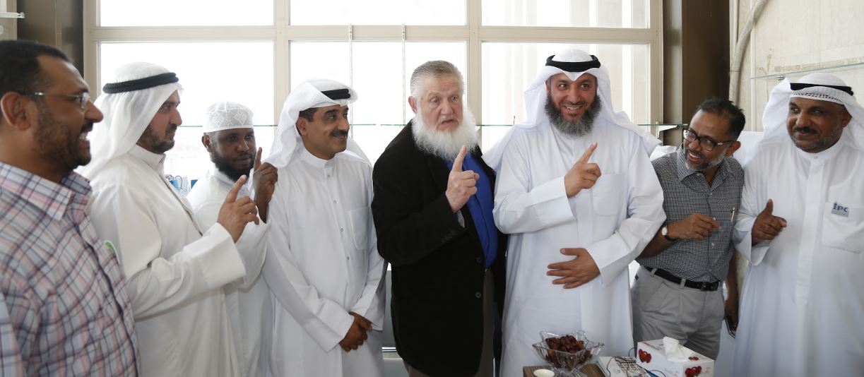 الداعية أستس يتذكر لحظات ميلاده من جديد